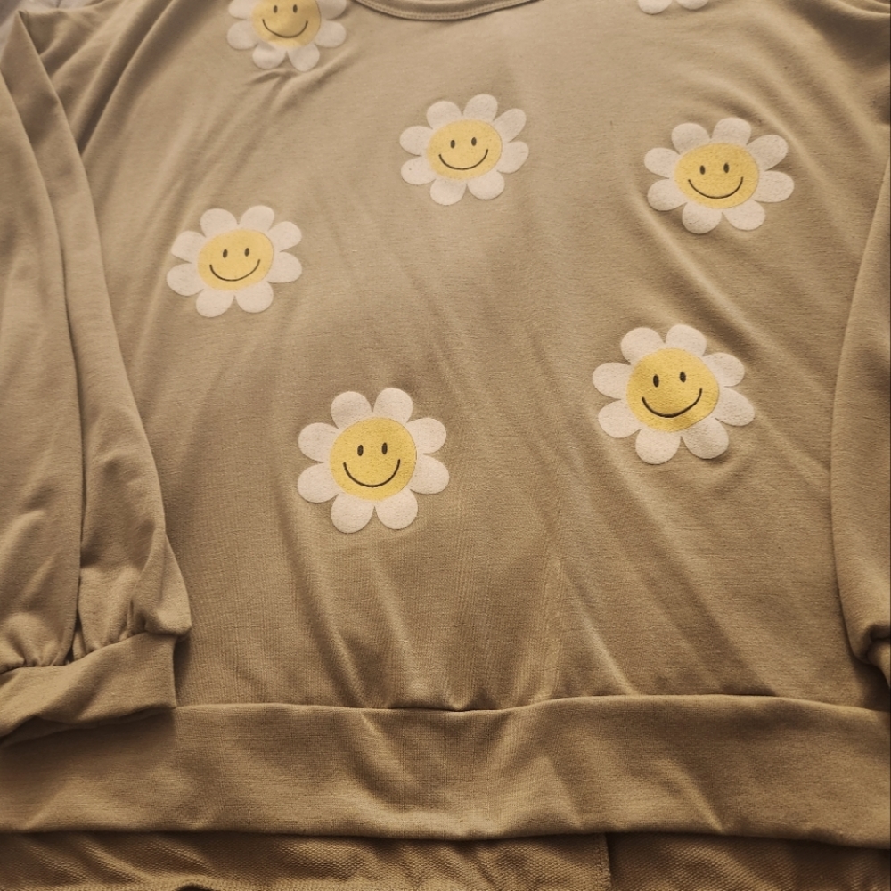 Fantastic Fawn Happy face top size Large